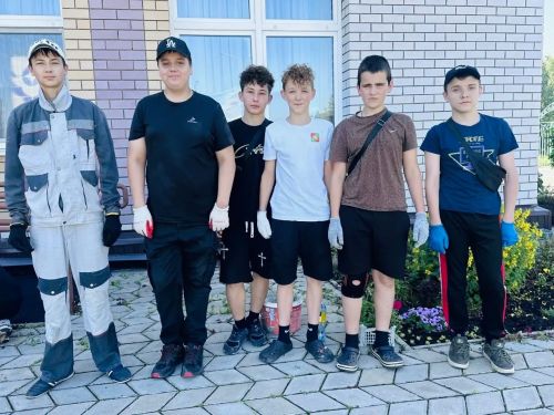 Юные благоустроители преобразили детский сад: трудовой десант на каникулах