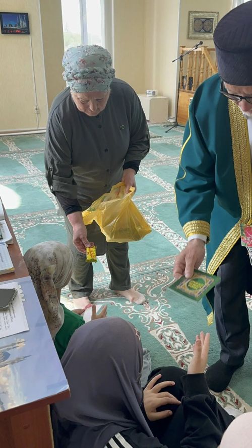 Воспитанницы примечетских курсов посетили мечети и музей Заинска