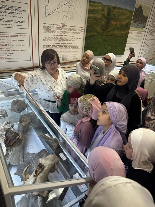 Воспитанницы примечетских курсов посетили мечети и музей Заинска