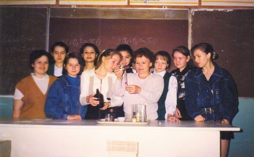 Ветеран-педагог из Заинска Роза Газимова принесла в редакцию семейный архив к своему 80-летию