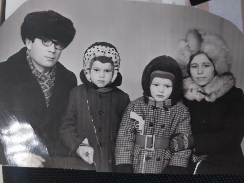 Ветеран-педагог из Заинска Роза Газимова принесла в редакцию семейный архив к своему 80-летию