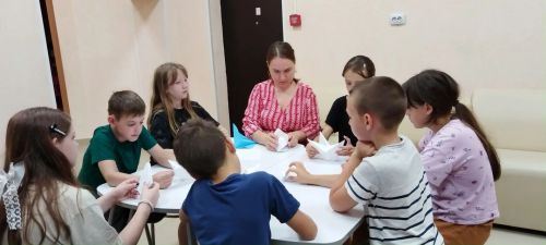 «Голоса безмолвных»: в центре «Радость» почтили память детей Донбасса