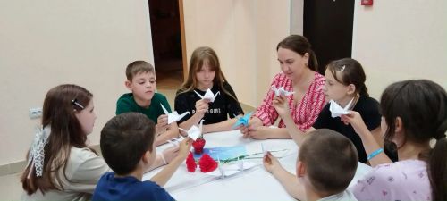 «Голоса безмолвных»: в центре «Радость» почтили память детей Донбасса
