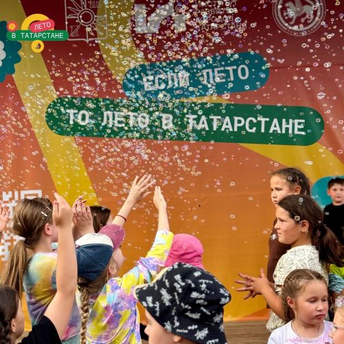 Яркое лето в Заинске: фестиваль красок, шоу мыльных пузырей и открытие второй смены лагеря