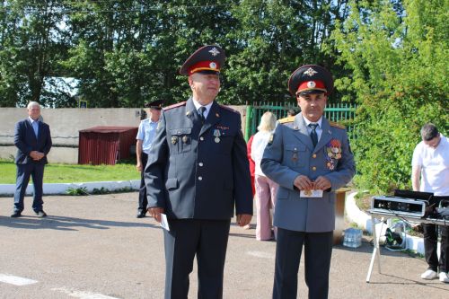 Они обеспечивают безопасность на дорогах: сотрудники Заинской Госавтоинспекции отмечают профессиональный праздник