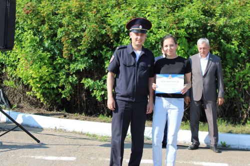 Они обеспечивают безопасность на дорогах: сотрудники Заинской Госавтоинспекции отмечают профессиональный праздник
