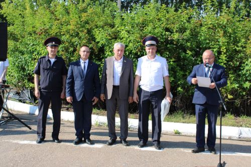 Они обеспечивают безопасность на дорогах: сотрудники Заинской Госавтоинспекции отмечают профессиональный праздник