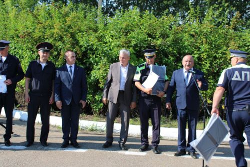 Они обеспечивают безопасность на дорогах: сотрудники Заинской Госавтоинспекции отмечают профессиональный праздник