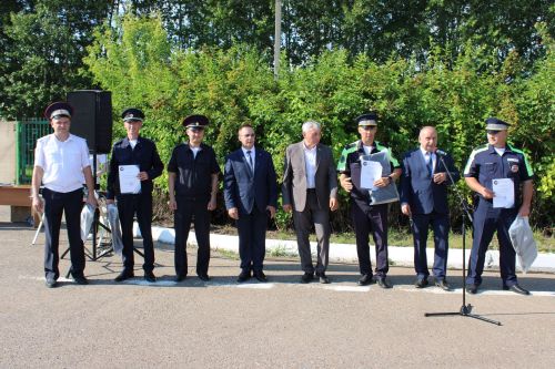 Они обеспечивают безопасность на дорогах: сотрудники Заинской Госавтоинспекции отмечают профессиональный праздник