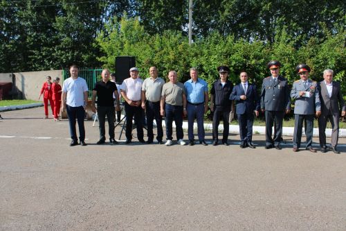 Они обеспечивают безопасность на дорогах: сотрудники Заинской Госавтоинспекции отмечают профессиональный праздник