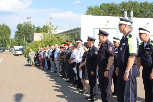 Они обеспечивают безопасность на дорогах: сотрудники Заинской Госавтоинспекции отмечают профессиональный праздник