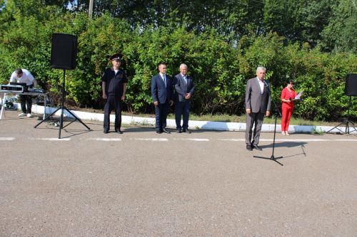 Они обеспечивают безопасность на дорогах: сотрудники Заинской Госавтоинспекции отмечают профессиональный праздник