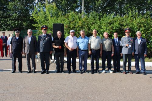 Они обеспечивают безопасность на дорогах: сотрудники Заинской Госавтоинспекции отмечают профессиональный праздник