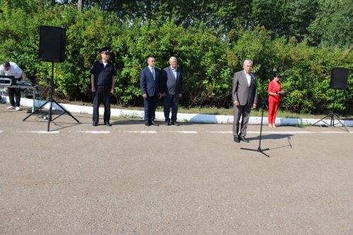 Они обеспечивают безопасность на дорогах: сотрудники Заинской Госавтоинспекции отмечают профессиональный праздник