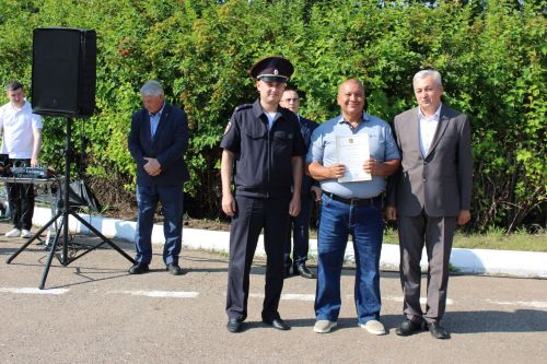 Они обеспечивают безопасность на дорогах: сотрудники Заинской Госавтоинспекции отмечают профессиональный праздник