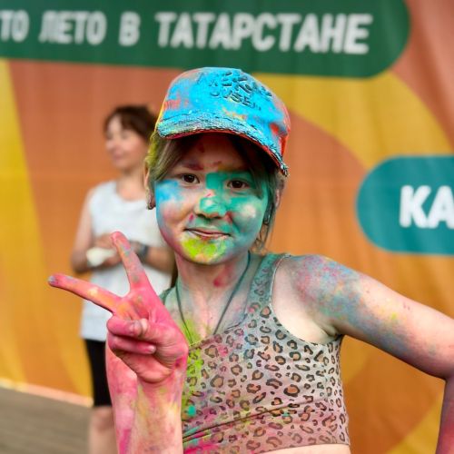 Яркое лето в Заинске: фестиваль красок, шоу мыльных пузырей и открытие второй смены лагеря