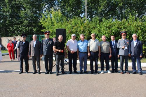Они обеспечивают безопасность на дорогах: сотрудники Заинской Госавтоинспекции отмечают профессиональный праздник