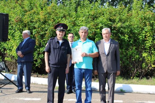 Они обеспечивают безопасность на дорогах: сотрудники Заинской Госавтоинспекции отмечают профессиональный праздник
