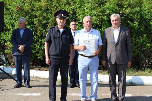Они обеспечивают безопасность на дорогах: сотрудники Заинской Госавтоинспекции отмечают профессиональный праздник