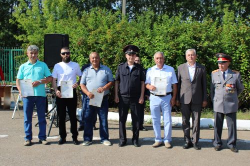 Они обеспечивают безопасность на дорогах: сотрудники Заинской Госавтоинспекции отмечают профессиональный праздник