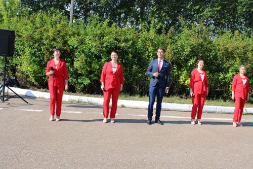Они обеспечивают безопасность на дорогах: сотрудники Заинской Госавтоинспекции отмечают профессиональный праздник
