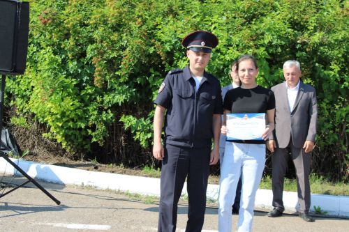 Они обеспечивают безопасность на дорогах: сотрудники Заинской Госавтоинспекции отмечают профессиональный праздник