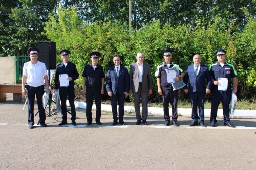 Они обеспечивают безопасность на дорогах: сотрудники Заинской Госавтоинспекции отмечают профессиональный праздник