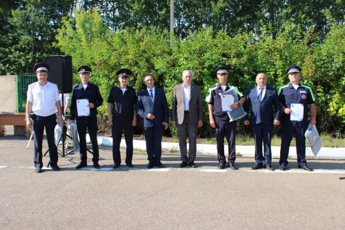 Они обеспечивают безопасность на дорогах: сотрудники Заинской Госавтоинспекции отмечают профессиональный праздник