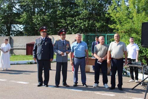 Они обеспечивают безопасность на дорогах: сотрудники Заинской Госавтоинспекции отмечают профессиональный праздник
