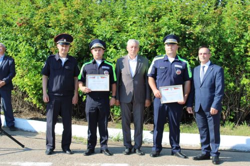 Они обеспечивают безопасность на дорогах: сотрудники Заинской Госавтоинспекции отмечают профессиональный праздник
