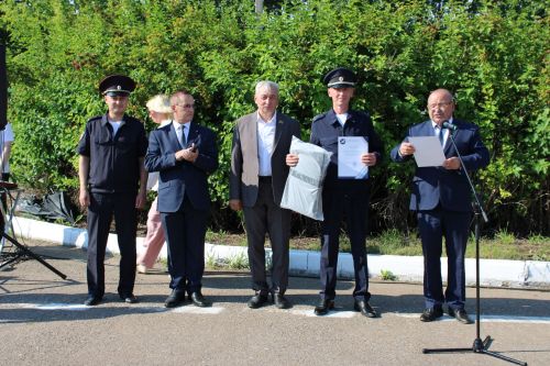 Они обеспечивают безопасность на дорогах: сотрудники Заинской Госавтоинспекции отмечают профессиональный праздник