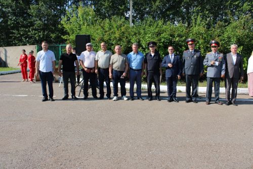 Они обеспечивают безопасность на дорогах: сотрудники Заинской Госавтоинспекции отмечают профессиональный праздник