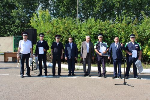 Они обеспечивают безопасность на дорогах: сотрудники Заинской Госавтоинспекции отмечают профессиональный праздник