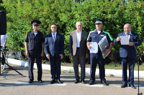 Они обеспечивают безопасность на дорогах: сотрудники Заинской Госавтоинспекции отмечают профессиональный праздник
