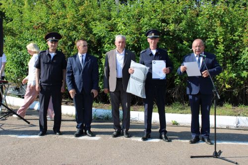 Они обеспечивают безопасность на дорогах: сотрудники Заинской Госавтоинспекции отмечают профессиональный праздник
