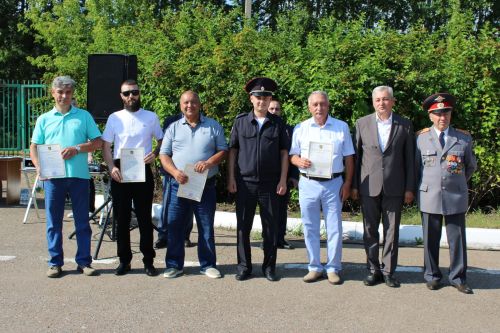 Они обеспечивают безопасность на дорогах: сотрудники Заинской Госавтоинспекции отмечают профессиональный праздник