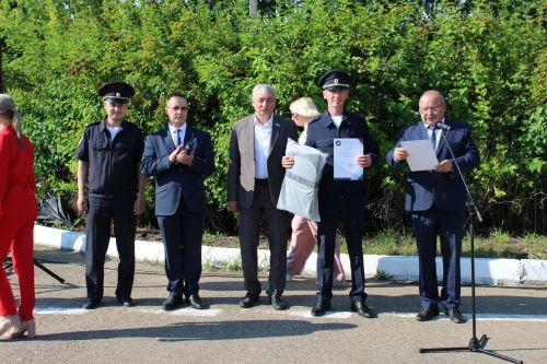 Они обеспечивают безопасность на дорогах: сотрудники Заинской Госавтоинспекции отмечают профессиональный праздник