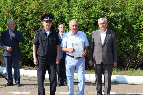 Они обеспечивают безопасность на дорогах: сотрудники Заинской Госавтоинспекции отмечают профессиональный праздник