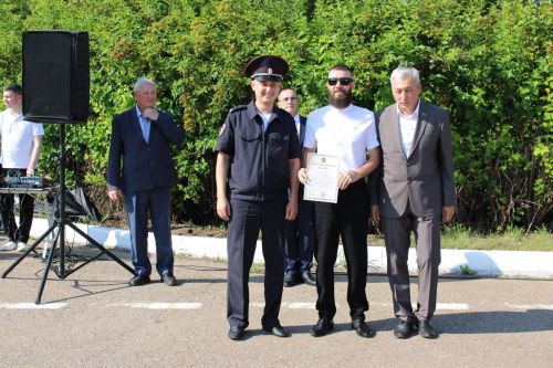 Они обеспечивают безопасность на дорогах: сотрудники Заинской Госавтоинспекции отмечают профессиональный праздник
