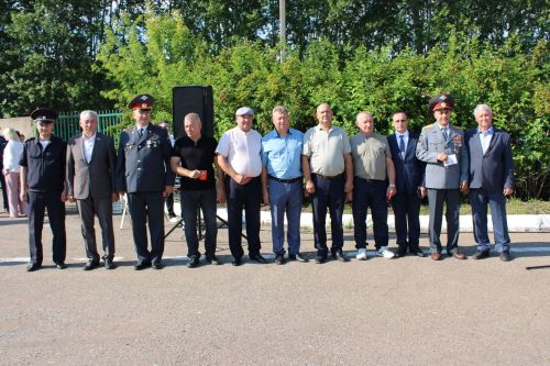 Они обеспечивают безопасность на дорогах: сотрудники Заинской Госавтоинспекции отмечают профессиональный праздник