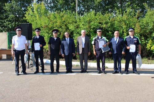 Они обеспечивают безопасность на дорогах: сотрудники Заинской Госавтоинспекции отмечают профессиональный праздник
