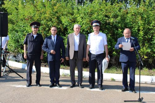 Они обеспечивают безопасность на дорогах: сотрудники Заинской Госавтоинспекции отмечают профессиональный праздник