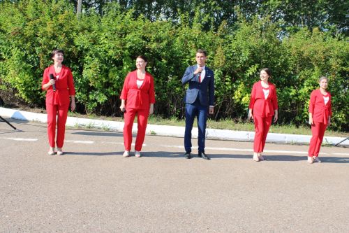 Они обеспечивают безопасность на дорогах: сотрудники Заинской Госавтоинспекции отмечают профессиональный праздник
