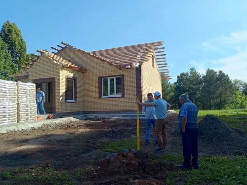 Личный контроль: Разиф Каримов проверил ремонт школ и жилья для сирот