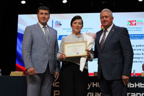 Десятки педагогов получили государственные награды на августовской конференции в Заинске
