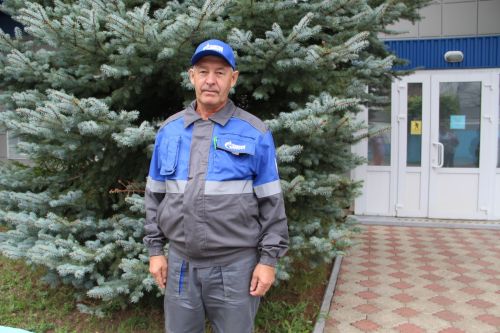 Слесарь Заинской РЭГС Рамиль Гимадиев служит людям 26 лет