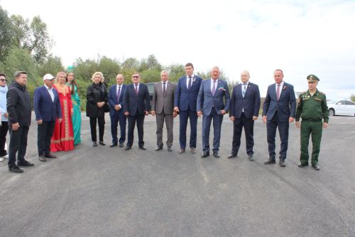 Уникальный храм и новые дороги показали гостям в Верхнем Багряже