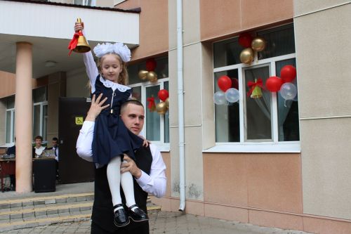 В школе №2 в День знаний прозвенел первый звонок для 17 первоклассников
