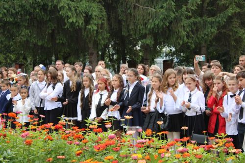 В школе №2 в День знаний прозвенел первый звонок для 17 первоклассников