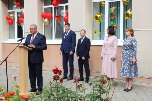 В школе №2 в День знаний прозвенел первый звонок для 17 первоклассников